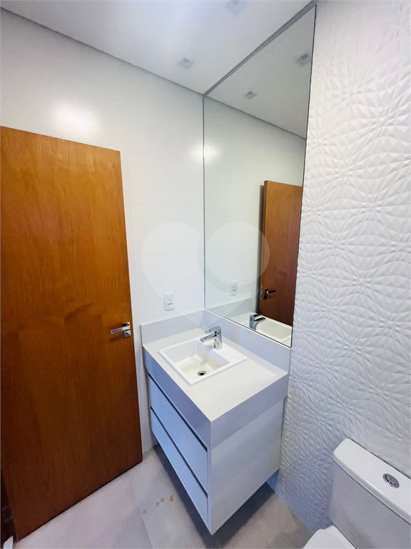 Casa à venda com 4 quartos, sendo 3 suítes, no condomínio Real Park Arujá, Arujá - SP