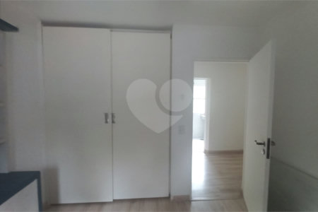 Apartamento à venda com 3 quartos, sendo 1 suíte,  em Vila Andrade, São Paulo, SP