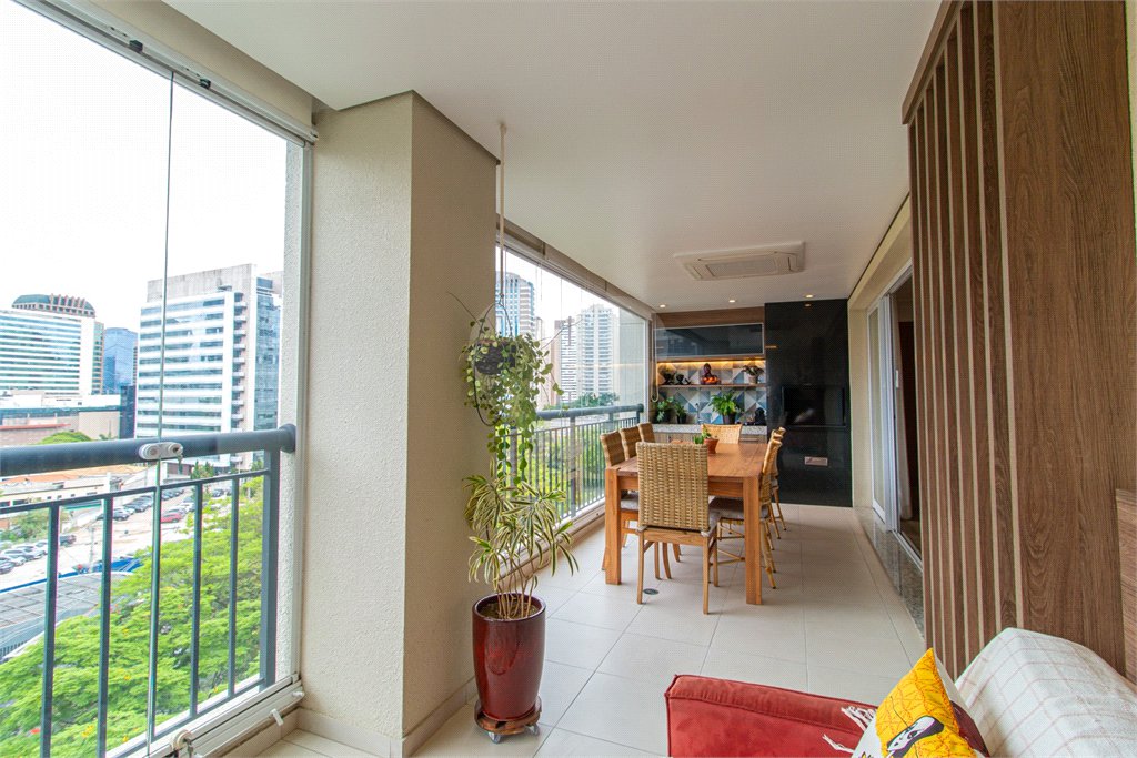 Apartamento à venda com 3 suítes em Chácara Santo Antônio, São Paulo, SP