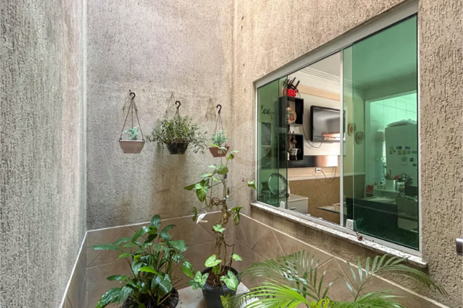 Sobrado à venda com 3 quartos, sendo 1 suíte, em Vila Mangalot, São Paulo, SP