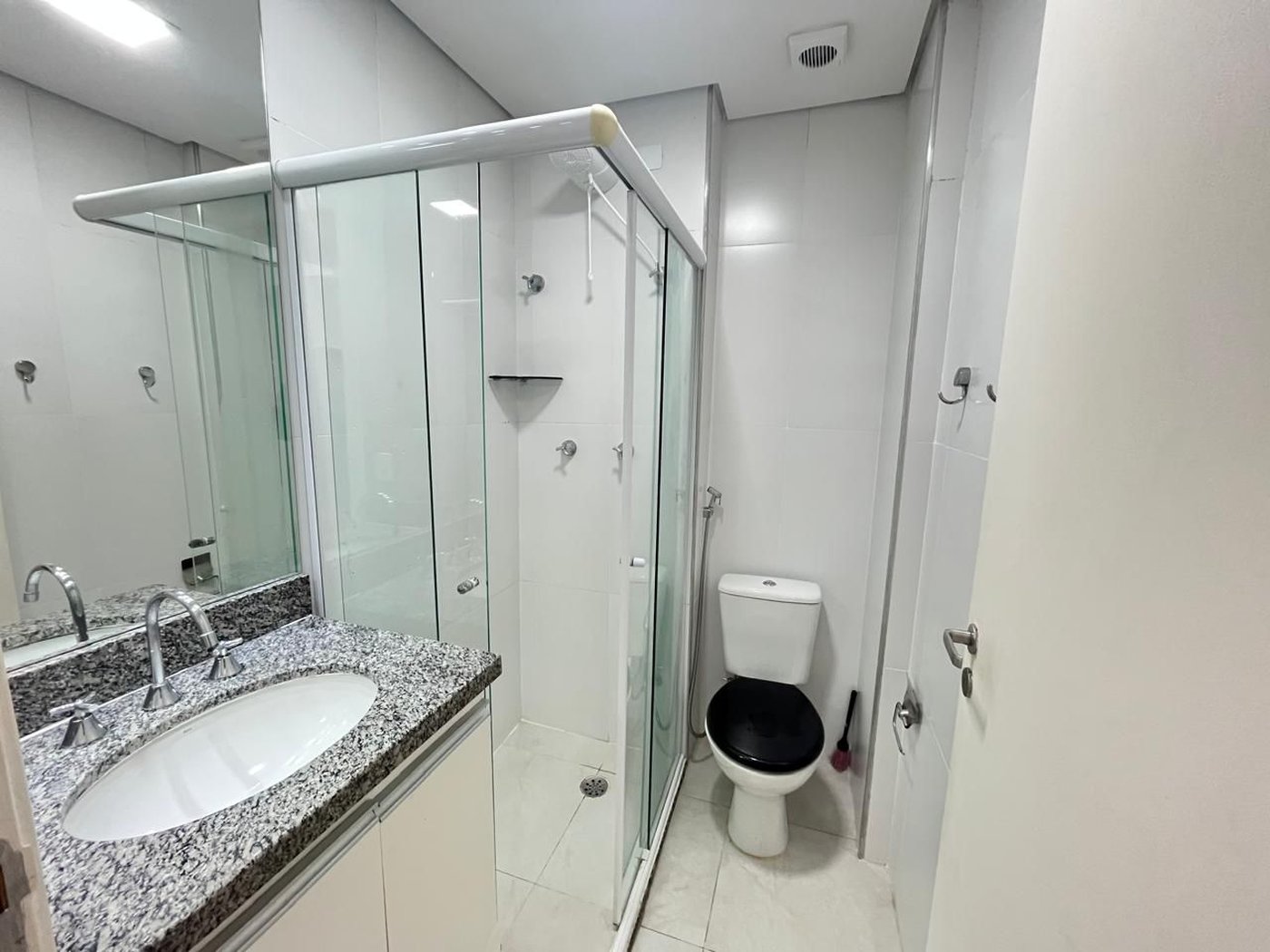Oportunidade em Pitangueiras! Apartamento de 2 Dormitórios a Poucos Passos da Praia