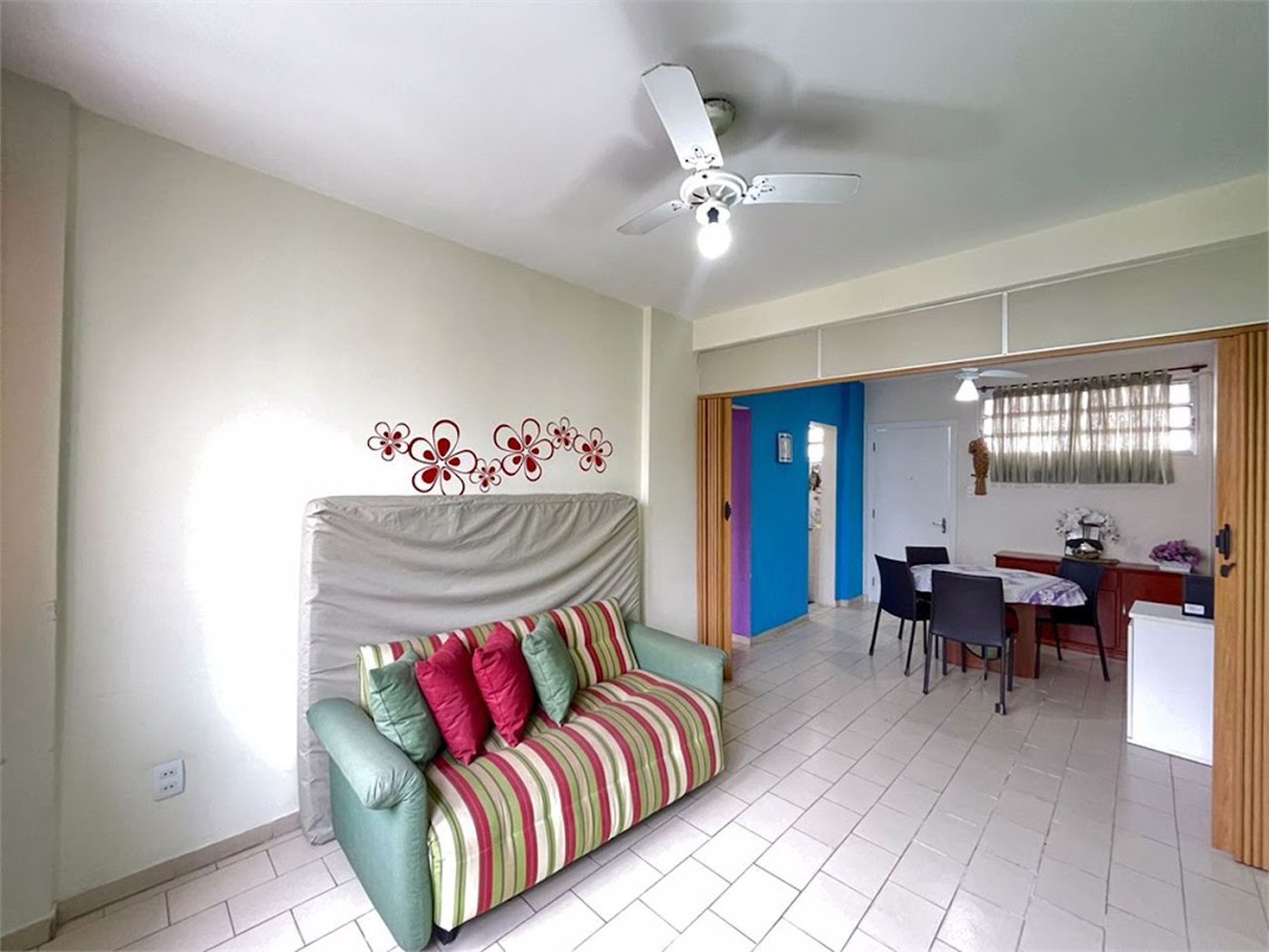Apartamento de 1 Dormitório na Quadra da Praia das Pitangueiras – Localização Privilegiada!
