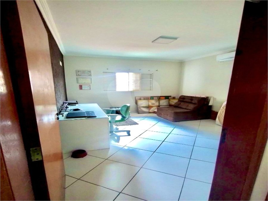 Sobrado à venda com 3 quartos, sendo 1 suíte, em Jardim Gonçalves, Sorocaba, SP