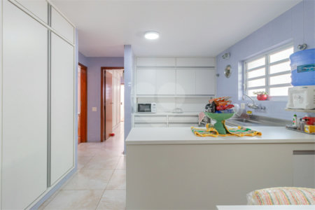 Casa Térrea à venda com 4 quartos, sendo 2 suítes, em Alto de Pinheiros, São Paulo, SP