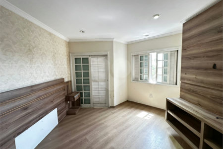 Sobrado à venda com 4 quartos, sendo 3 suítes,  em Vila Áurea, Poá, SP