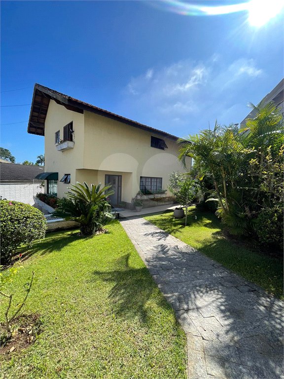 Casa à venda com 3 quartos, sendo 2 suítes,  em Vila Oliveira, Mogi das Cruzes, SP