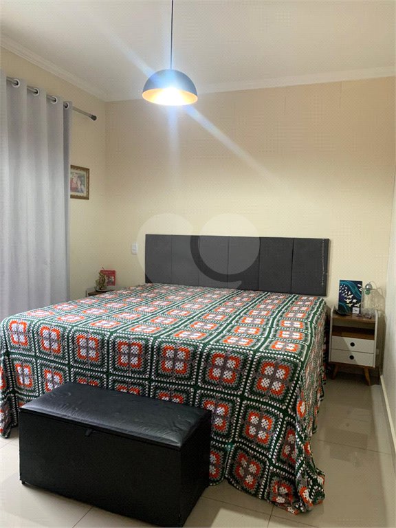 Casa à venda com 3 quartos, sendo 1 suíte, no condomínio Residencial Ponderosa, São Roque - SP