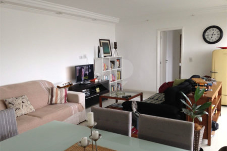 Apartamento à venda com 3 quartos, sendo 1 suíte,  em Vila Andrade, São Paulo, SP