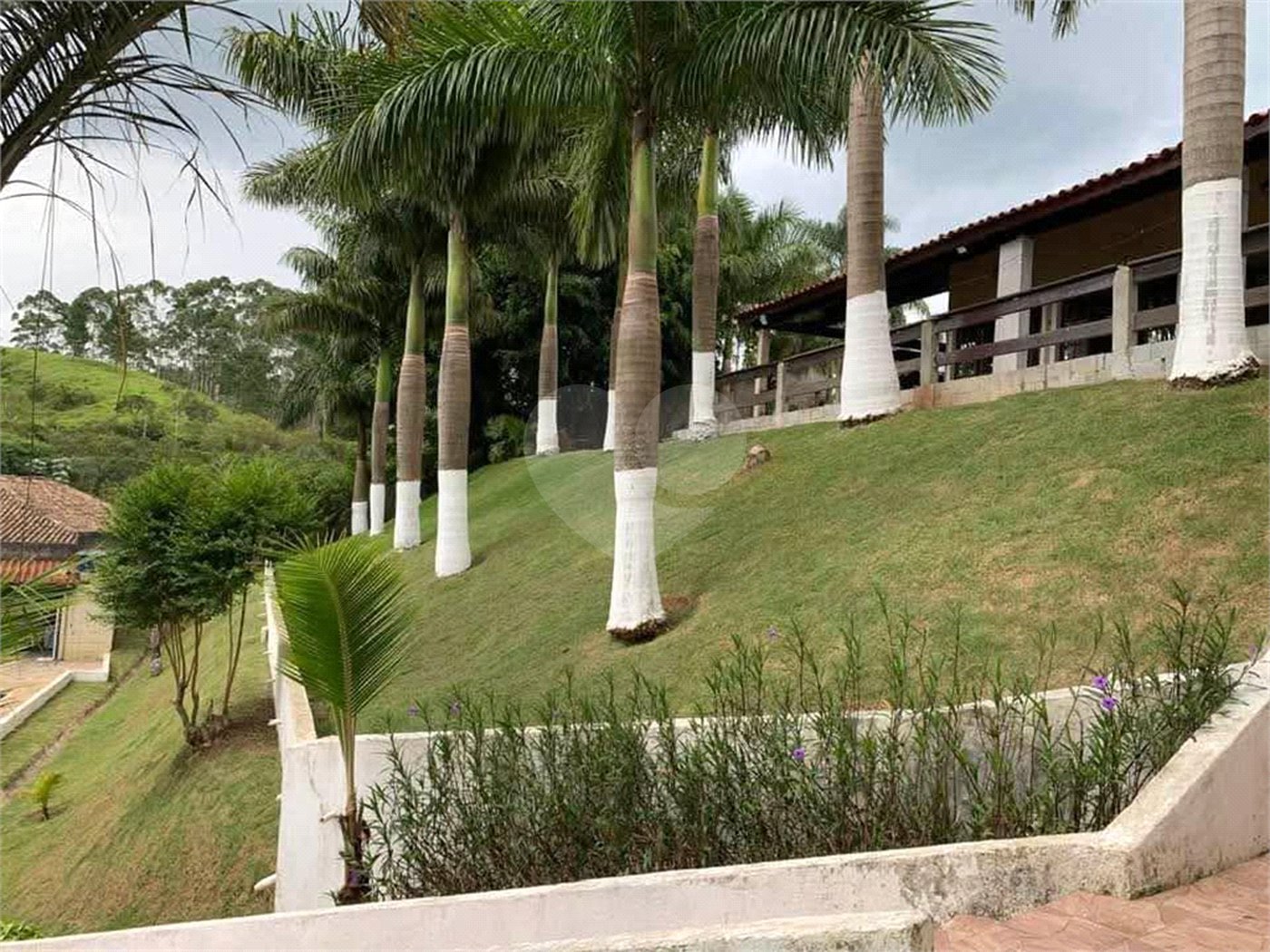 Chácara à venda ou para alugar com 5 quartos, sendo 4 suítes,  em Ouro Fino, Santa Isabel, SP