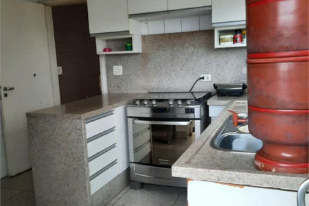 Sobrado à venda com 3 quartos, sendo 1 suíte,  em Jardim Ester, São Paulo, SP
