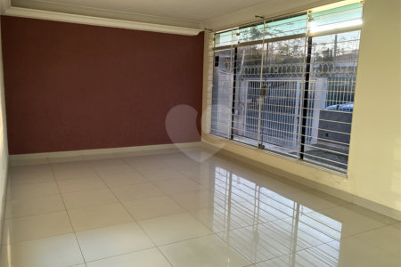 Casa Térrea à venda com 4 quartos, sendo 2 suítes, em Jardim Santa Rosália, Sorocaba, SP