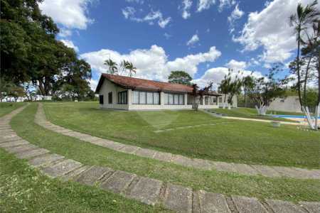 Chácara à venda com 9 quartos, sendo 6 suítes,  em Araçoiaba da Serra, SP
