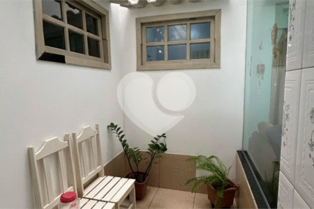 Casa à venda com 3 quartos, sendo 1 suíte, no Centro, Santa Cruz Cabrália, BA