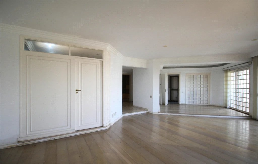 Apartamento à venda com 3 suítes em Vila Suzana, São Paulo, SP