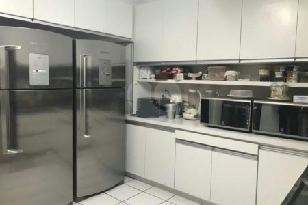 Casa à venda com 5 quartos, sendo 2 suítes,  em Jardim Everest, São Paulo, SP