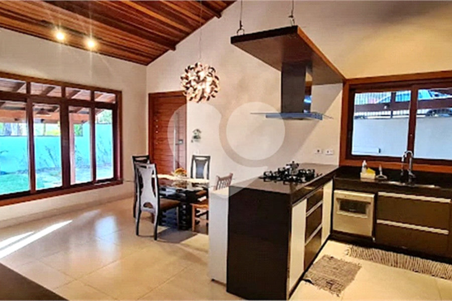 Casa à venda ou para alugar com 3 suítes no condomínio Jardim da Montanha I, Mairiporã - SP