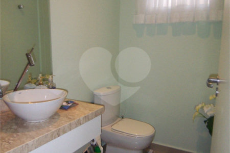 Casa à venda com 3 suítes no condomínio Residencial Recanto dos Paturis, Vinhedo - SP