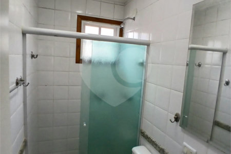 Casa à venda ou para alugar com 3 quartos, sendo 2 suítes, no condomínio Chácara das Rosas, São Paulo - SP