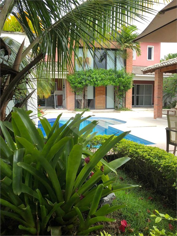 Casa à venda com 9 quartos, sendo 8 suítes, no condomínio Village Elisabete, Rio de Janeiro - RJ