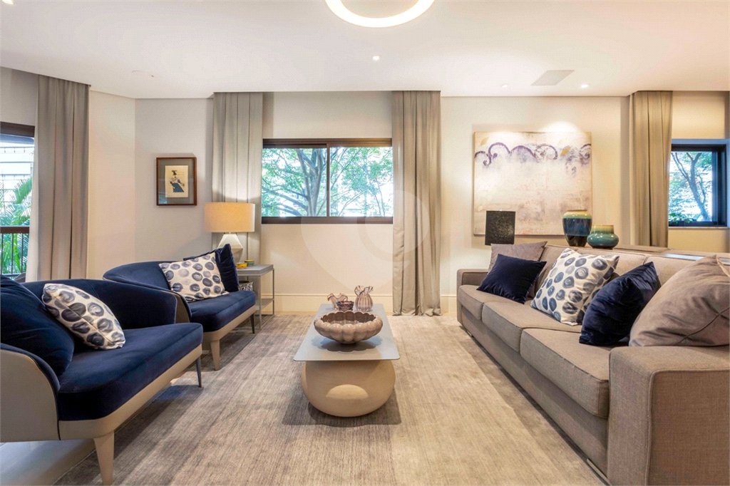Apartamento à venda com 4 quartos, sendo 3 suítes, em Moema, São Paulo, SP