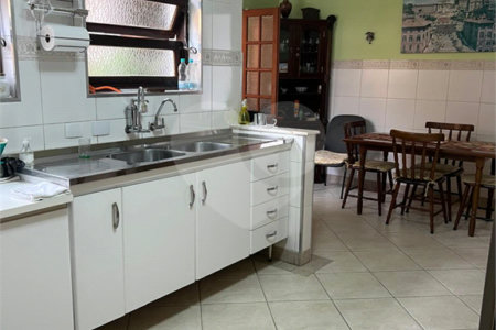 Casa à venda com 3 quartos, sendo 1 suíte, em Vila Mariana, São Paulo, SP