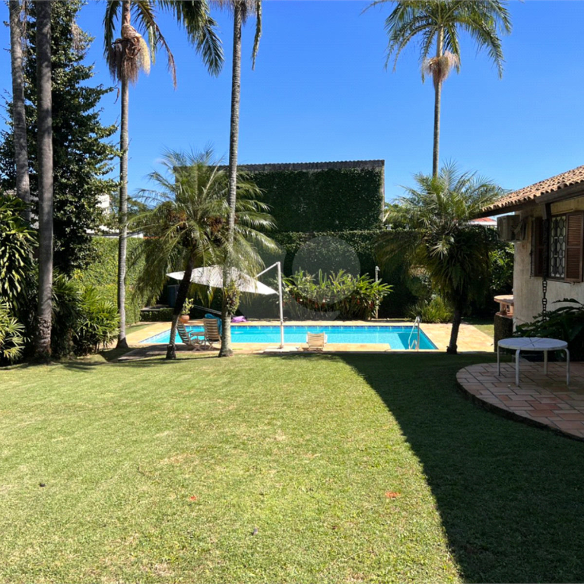 Casa Térrea à venda com 5 quartos, sendo 3 suítes, em Interlagos, São Paulo, SP
