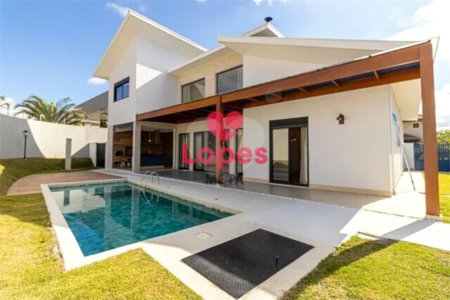 Casa à venda com 4 quartos, sendo 2 suítes, no condomínio Residencial Monte Carlo, São José dos Campos - SP
