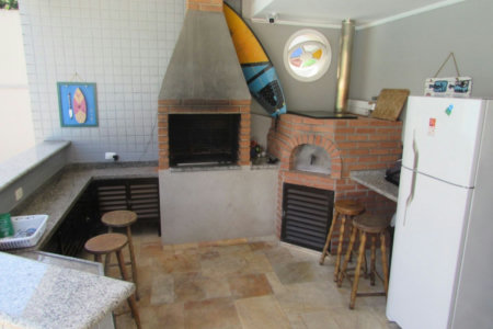 Casa de Alto Padrão com 5 Suítes e Lazer Completo– Guarujá