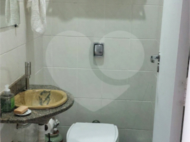 Apartamento à venda com 3 quartos, sendo 1 suíte,  em Pitangueiras, Guarujá, SP
