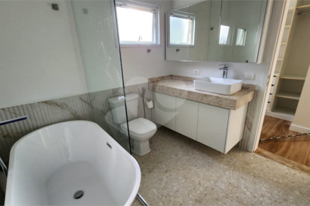 Casa à venda com 5 quartos, sendo 2 suítes, no condomínio Residencial Jardim Primavera, Louveira - SP