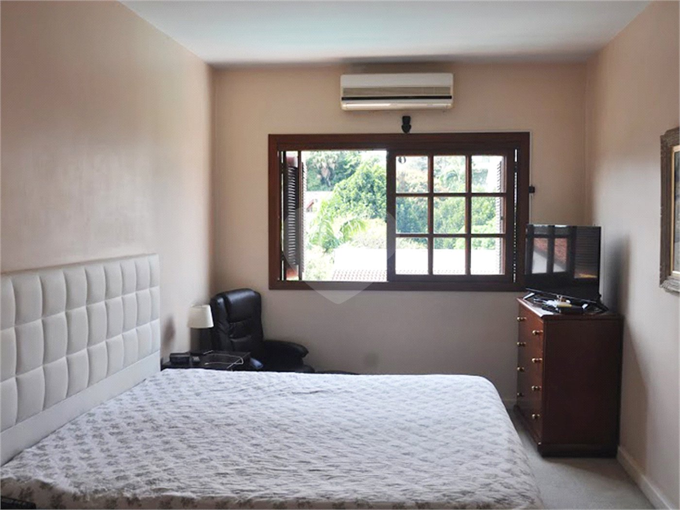 Sobrado à venda com 4 quartos, sendo 2 suítes,  em Alto da Boa Vista, São Paulo, SP