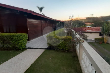 Casa à venda ou para alugar com 5 quartos, sendo 1 suíte, no Centro, Bom Jesus dos Perdões, SP