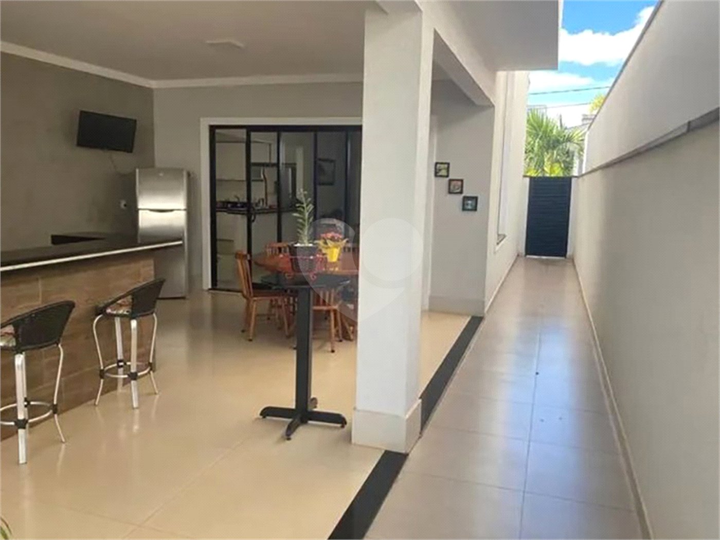 Casa à venda com 3 suítes no condomínio Terras do Cancioneiro, Paulínia - SP