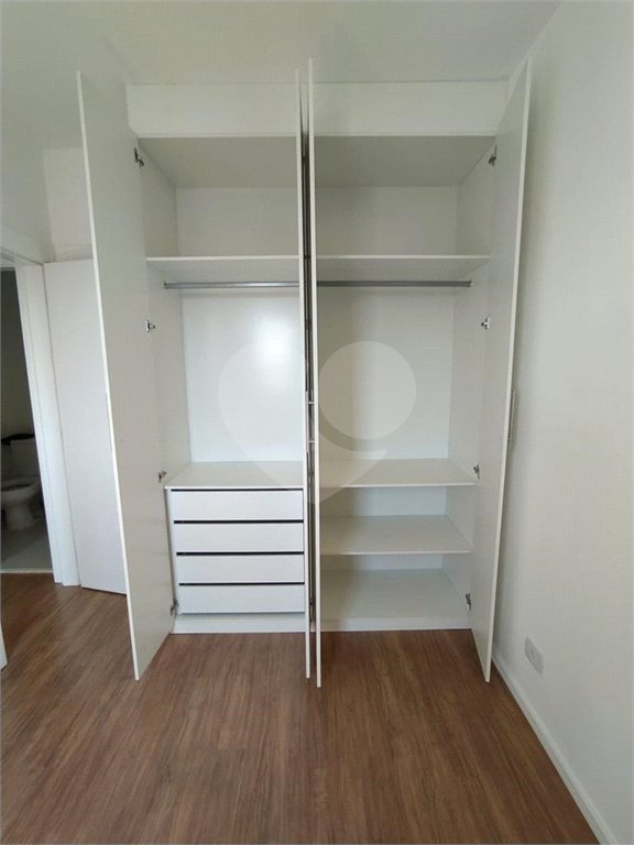 Apartamento à venda ou para alugar com 2 quartos, sendo 1 suíte, em Condomínio Granja Viana Ii, Cotia, SP