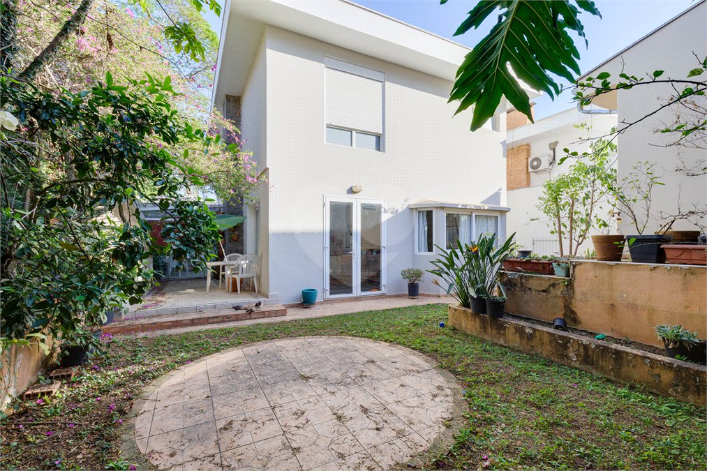 Casa de Vila à venda com 4 quartos, sendo 3 suítes, em Chácara Santo Antônio, São Paulo, SP