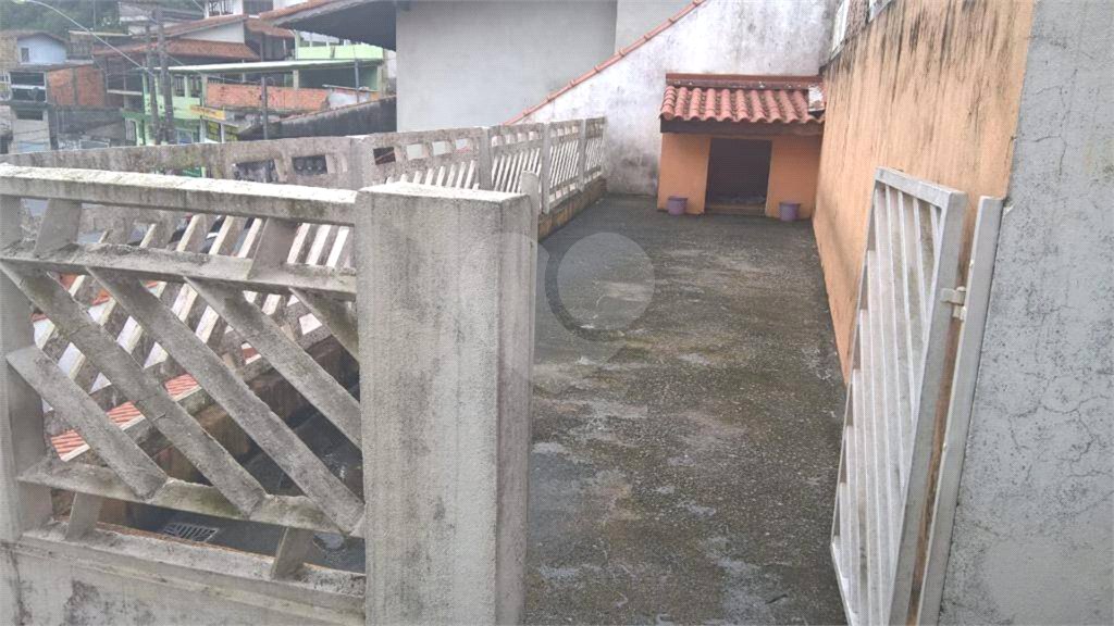 Sobrado à venda com 3 quartos, sendo 1 suíte, em Bocaina, Ribeirão Pires, SP