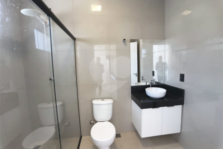 Casa à venda ou para alugar com 3 quartos, sendo 1 suíte, no condomínio Condomíno Helena Maria, Sorocaba - SP