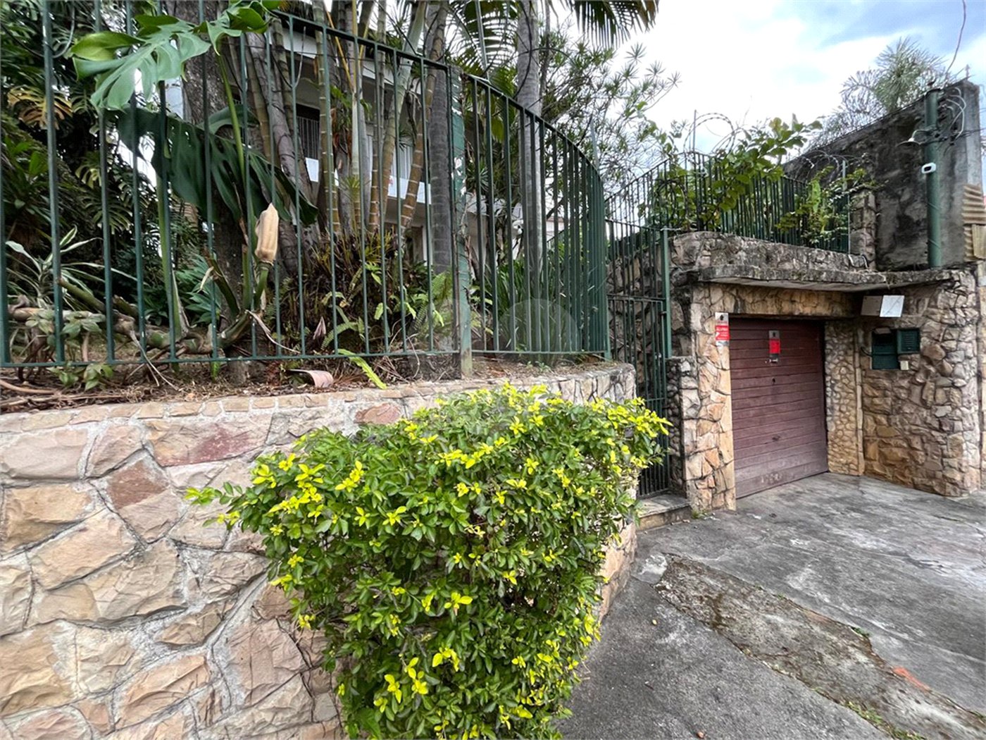 Sobrado à venda com 5 quartos, sendo 1 suíte, em Palmas do Tremembé, São Paulo, SP