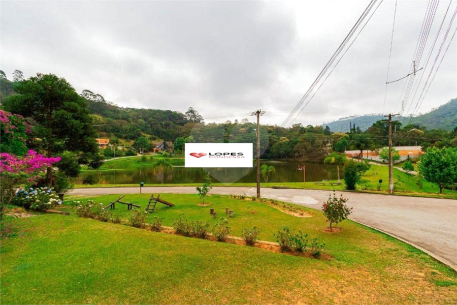 Casa à venda com 5 quartos, sendo 1 suíte, no condomínio Canada Village, Mairiporã - SP