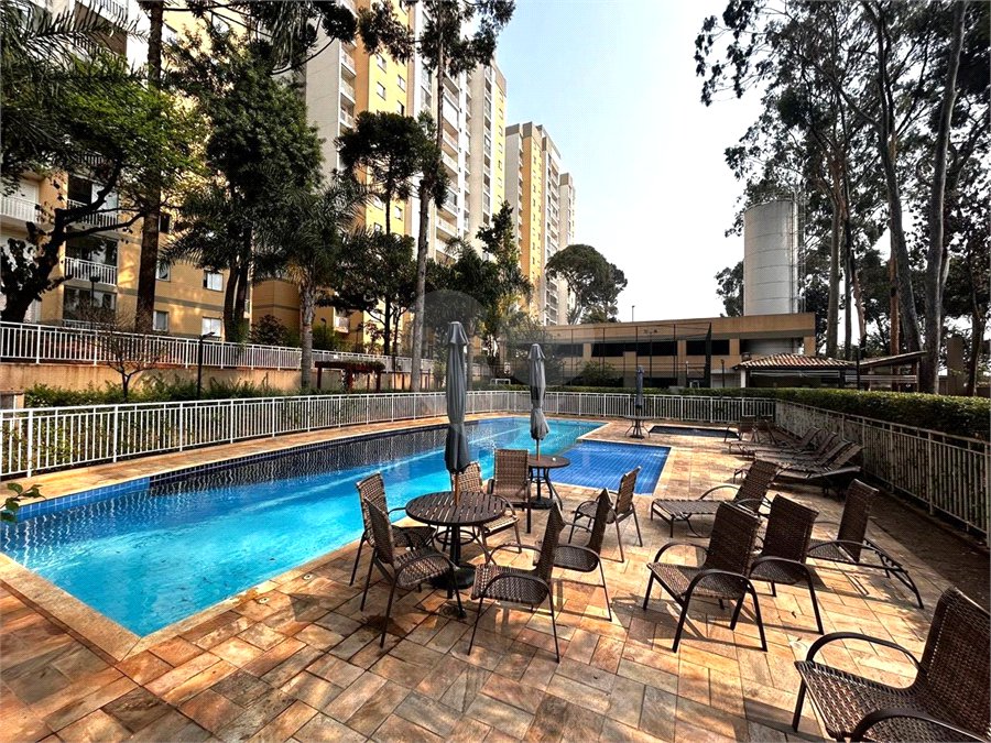 Apartamento à venda com 3 quartos, sendo 1 suíte,  em Vila Paulo Silas, São Paulo, SP