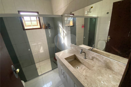 Sobrado à venda com 4 quartos em Jardim Santa Luzia de Poa, Itaquaquecetuba, SP