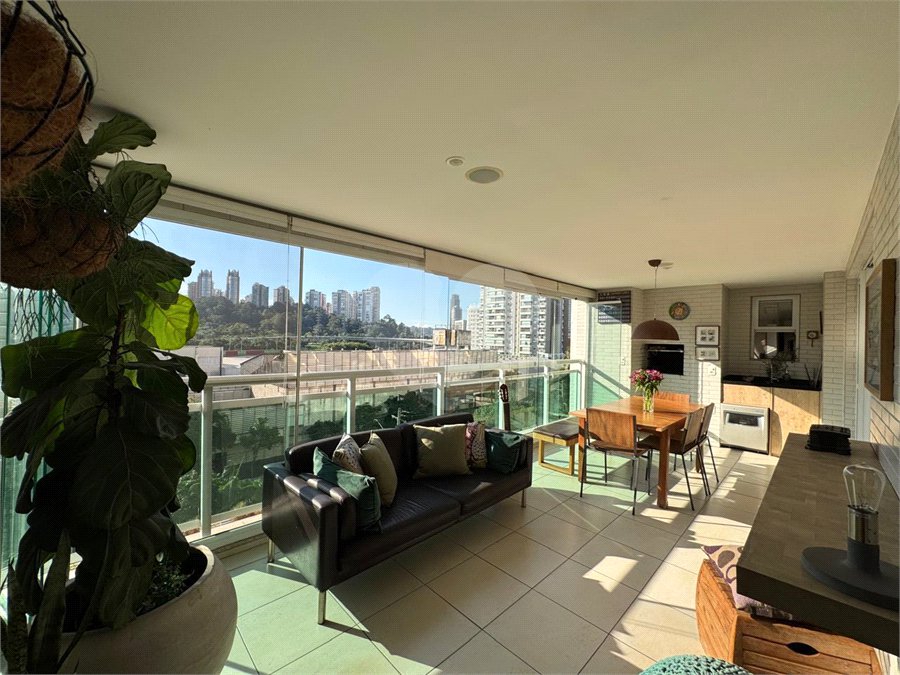 Apartamento à venda com 3 quartos, sendo 1 suíte, em Jardim Caravelas, São Paulo, SP