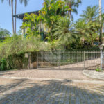Casa à venda com 6 quartos, sendo 2 suítes, no condomínio Chácara Flora, São Paulo - SP