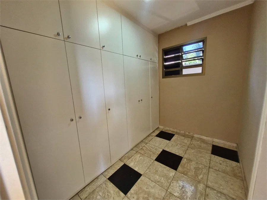 Casa à venda com 4 suítes no condomínio Villa Viana II, Cotia - SP