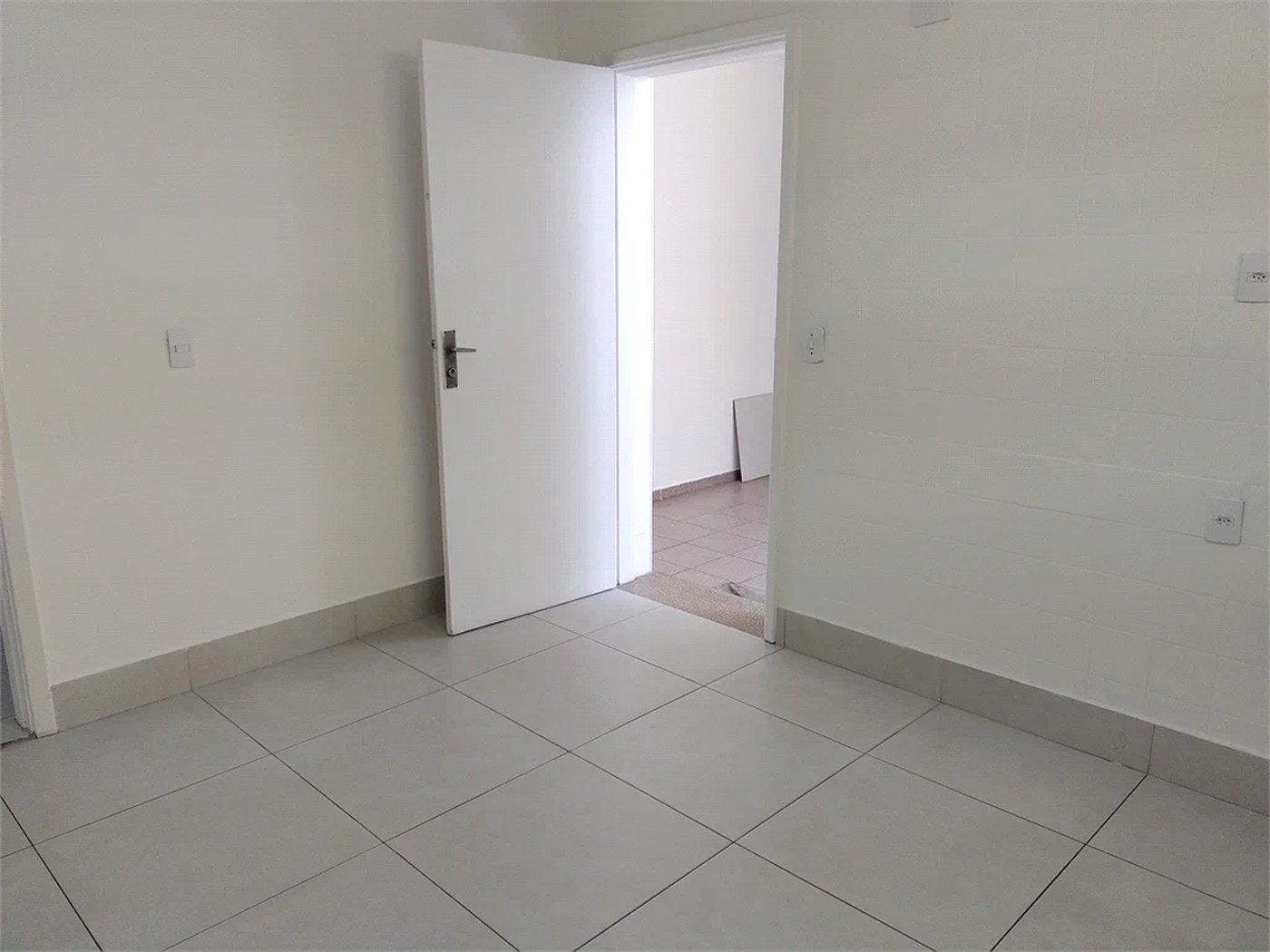 Casa à venda com 3 quartos, sendo 1 suíte, em Vila Cordeiro, São Paulo, SP