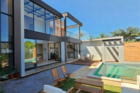 Casa à venda com 6 quartos, sendo 4 suítes, no condomínio Alto do Castelo, Ribeirão Preto - SP