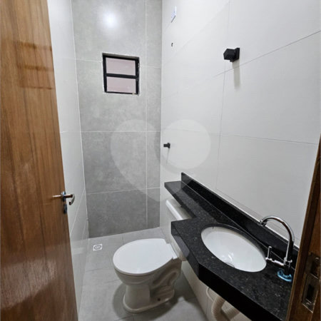 Casa à venda com 3 quartos, sendo 1 suíte,  em Maracanã, Praia Grande, SP