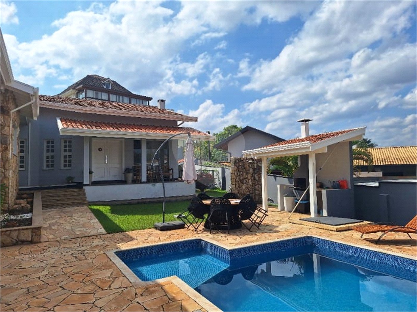 Casa à venda com 3 suítes no condomínio Vinhas da Vista Alegre Sede, Vinhedo - SP