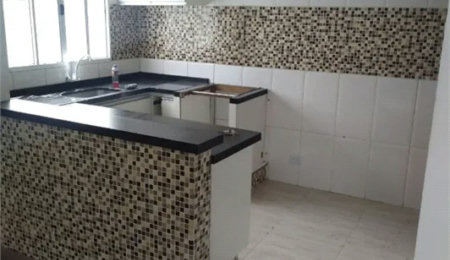 Sobrado à venda com 3 quartos em Jardim Estela Mari, Cotia, SP