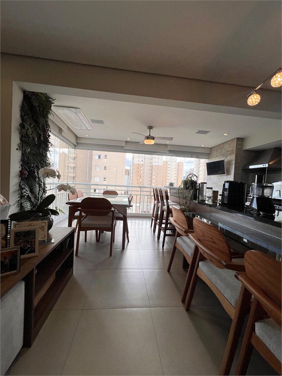 Apartamento à venda com 3 quartos, sendo 1 suíte,  em Vila Suissa, Mogi das Cruzes, SP